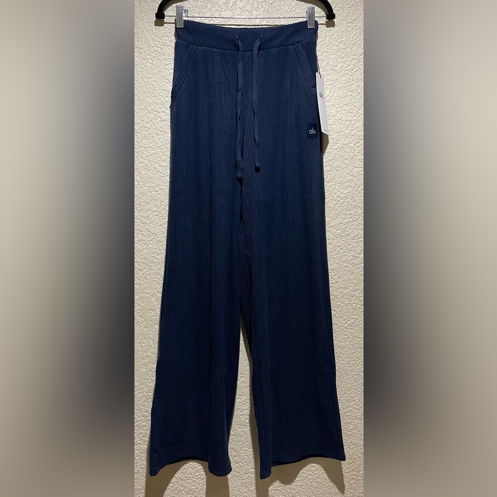 Alo Yoga NWT Muse Wide Leg Pants Navy Blue Relax Fit Size XS Front Pockets - Picture 6 of 10